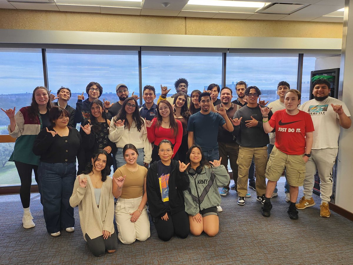 UTSAengaged's tweet photo. π Excited to kick off our Rowdy Corps community work-study orientation! πΌ Join us as we embark on a journey of learning, service, and growth. Let's make a difference together! #UTSA #RowdyCorps https://t.co/220llDFZEy