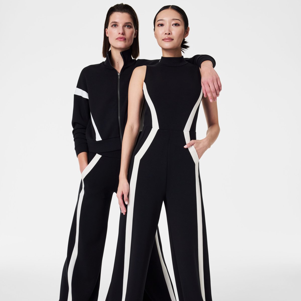 SPANX's tweet photo. Track styles to take on the day. A new style in your favorite AirEssentials fabric, now shoppable at https://t.co/YNkZNiPvjg
#AirEssentials #SPANX #Loungewear https://t.co/AE6k0hJtNs