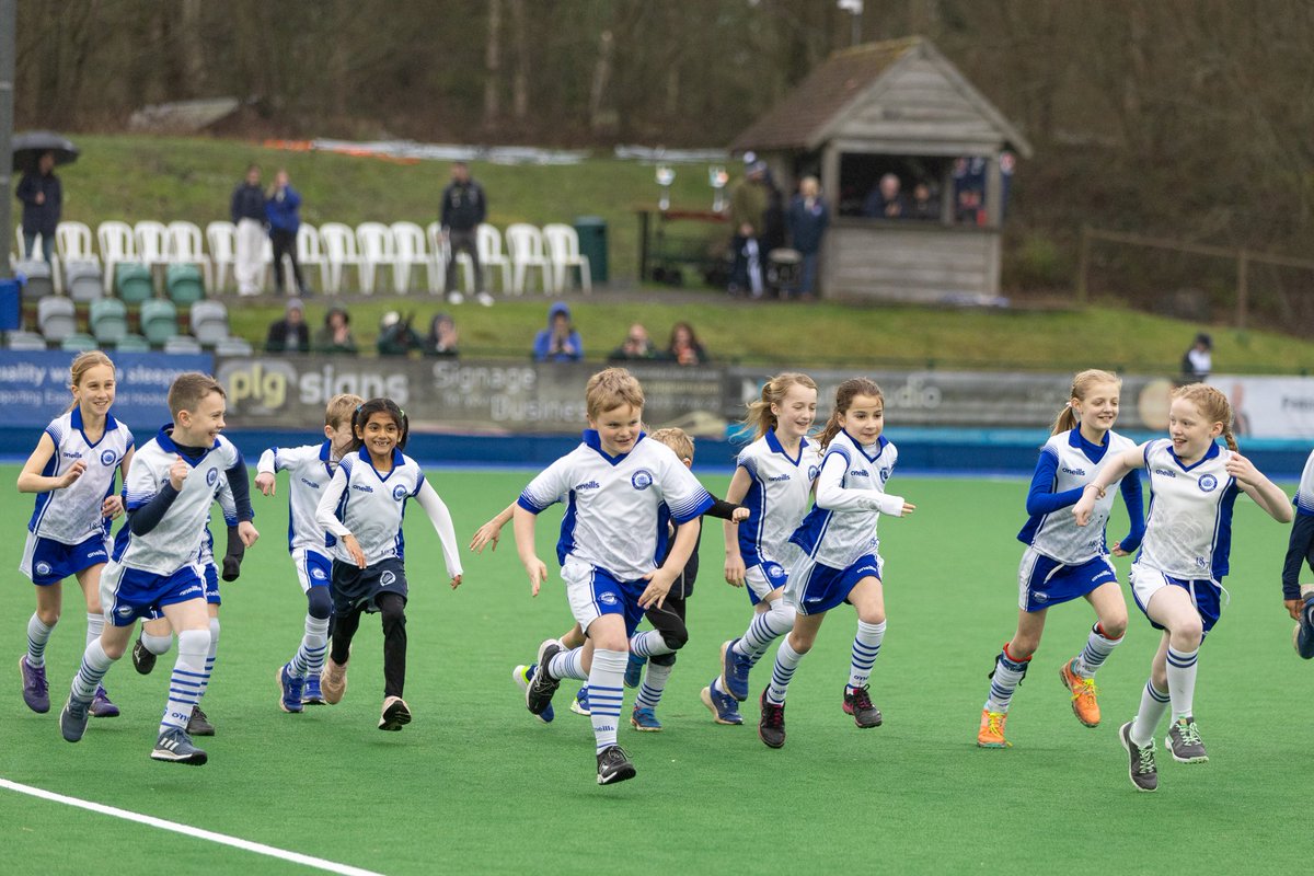 eghockeyclub's tweet photo. 🔵⚪️ Double Header Mascots 🔵⚪️ 

What a FABULOUS afternoon on Saturday 👊🏻☺️
•
Our amazing Junior Match Day Mascots!! 🤍💙
•
PLUS an amazing turn out of everyone from around the club for our Double Header. 
•
Lots of smiling faces & getting the chance to meet their “Hockey Hero’s” 🤩
•
WHAT A DAY 🤍💙 Check out the link below 👇 for more Photos… 🔗 
•
#ONECLUB - Big thank you to all involved who made it possible.. 👏
• 
Another opportunity on the 2nd March if you missed out on Saturday…. 

Thank you @evagilbertphoto 📸

@eg_faithful @EastGrinsteadSC @EnglandHockey @TheHockeyPaper @TheMeridianSS @hockeyfocus_ 

https://t.co/Q77LKbuQoZ

#WEHL #EHL