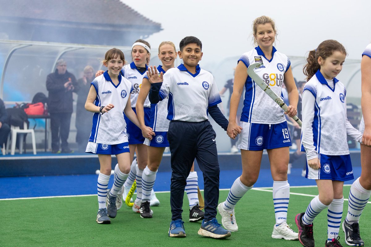 eghockeyclub's tweet photo. 🔵⚪️ Double Header Mascots 🔵⚪️ 

What a FABULOUS afternoon on Saturday 👊🏻☺️
•
Our amazing Junior Match Day Mascots!! 🤍💙
•
PLUS an amazing turn out of everyone from around the club for our Double Header. 
•
Lots of smiling faces & getting the chance to meet their “Hockey Hero’s” 🤩
•
WHAT A DAY 🤍💙 Check out the link below 👇 for more Photos… 🔗 
•
#ONECLUB - Big thank you to all involved who made it possible.. 👏
• 
Another opportunity on the 2nd March if you missed out on Saturday…. 

Thank you @evagilbertphoto 📸

@eg_faithful @EastGrinsteadSC @EnglandHockey @TheHockeyPaper @TheMeridianSS @hockeyfocus_ 

https://t.co/Q77LKbuQoZ

#WEHL #EHL
