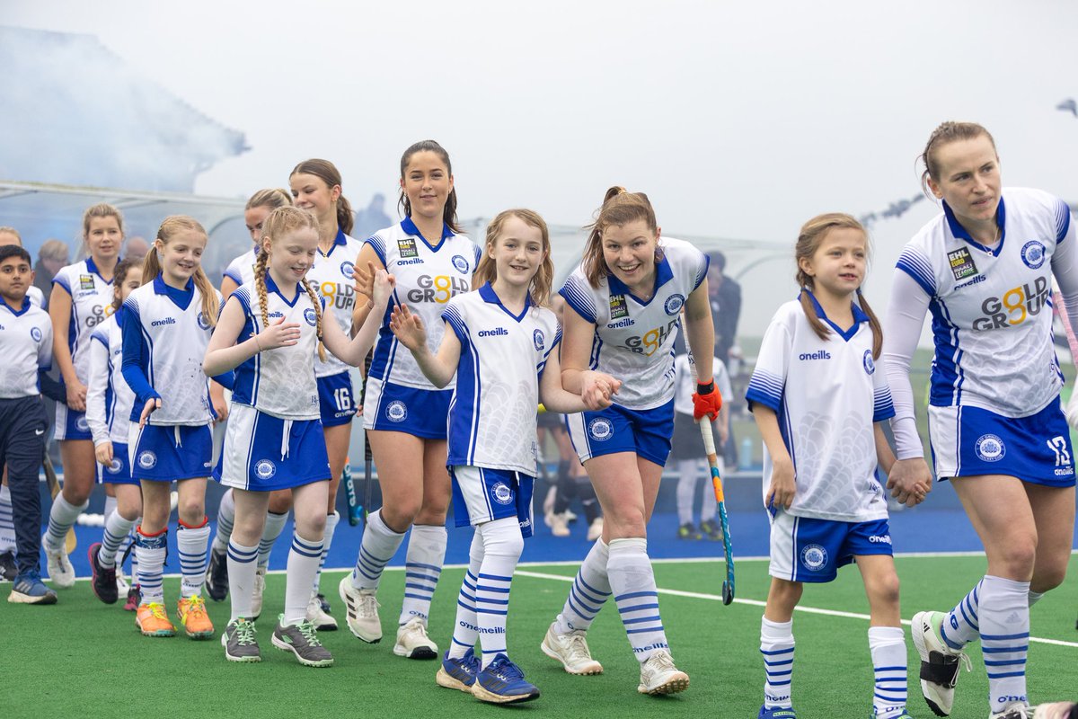 eghockeyclub's tweet photo. 🔵⚪️ Double Header Mascots 🔵⚪️ 

What a FABULOUS afternoon on Saturday 👊🏻☺️
•
Our amazing Junior Match Day Mascots!! 🤍💙
•
PLUS an amazing turn out of everyone from around the club for our Double Header. 
•
Lots of smiling faces & getting the chance to meet their “Hockey Hero’s” 🤩
•
WHAT A DAY 🤍💙 Check out the link below 👇 for more Photos… 🔗 
•
#ONECLUB - Big thank you to all involved who made it possible.. 👏
• 
Another opportunity on the 2nd March if you missed out on Saturday…. 

Thank you @evagilbertphoto 📸

@eg_faithful @EastGrinsteadSC @EnglandHockey @TheHockeyPaper @TheMeridianSS @hockeyfocus_ 

https://t.co/Q77LKbuQoZ

#WEHL #EHL
