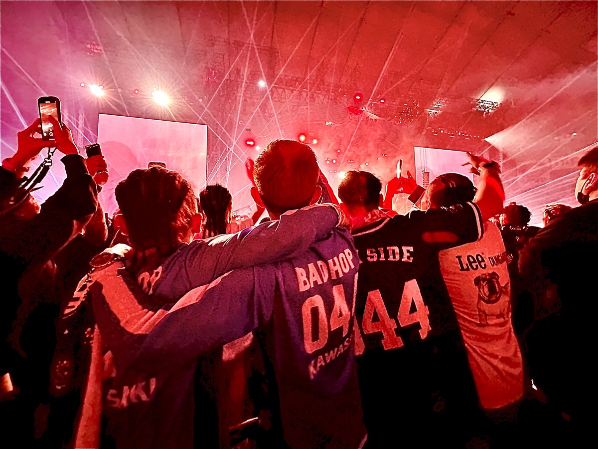 yu10dai's tweet photo. これが5万人のDiamond💎
解散しても作品やcultureは生き続ける🎤👑
#BADHOP https://t.co/lZhQ2g9tk5