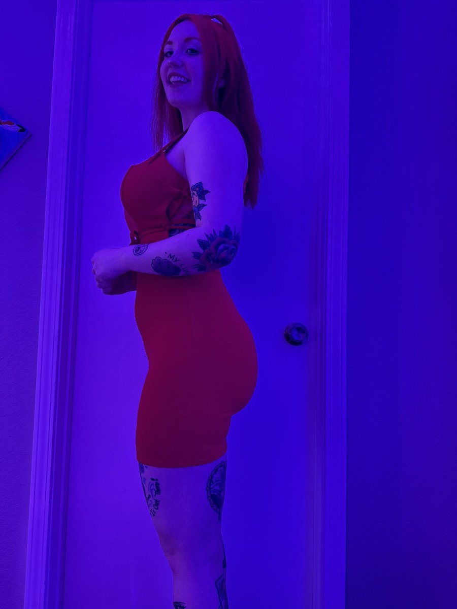 lainabearrknee's tweet photo. RT if you think my ass looks good in this dress https://t.co/QKnxi7dxh4