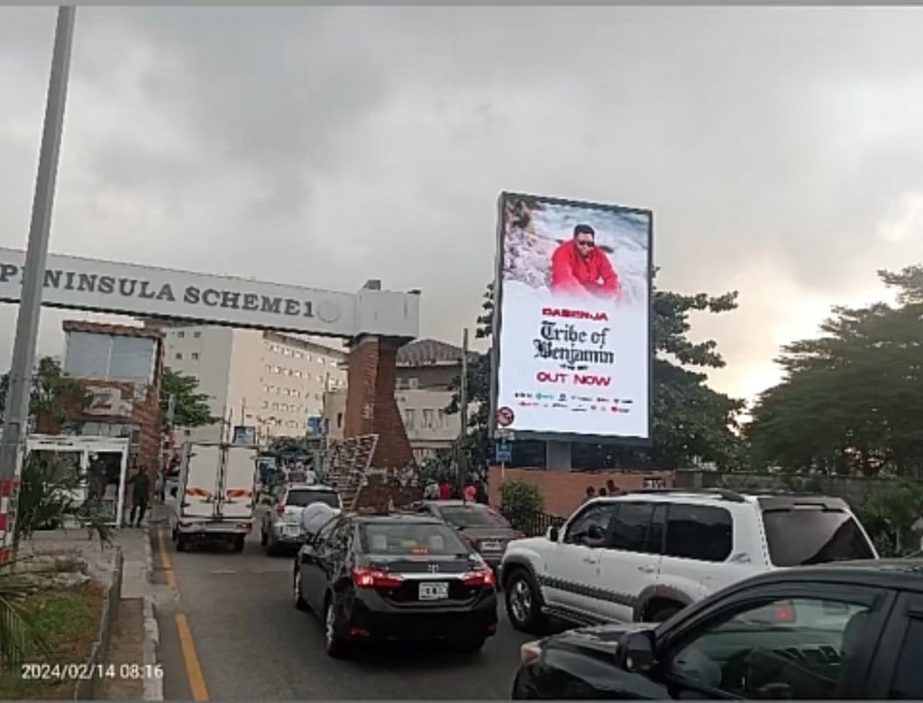 NigeriaStories's tweet photo. Many don’t see the level of consistency this Dabenja guys has in the industry 

Last Year The Whole Lagos Was Filled With His Banners, Now #TribeOfBenjamin EP from him is raving billboards, blogs, digital platforms

Let’s  give @dabenja his accolades and show him the love 🙏🏽 https://t.co/Vt3FfaY2wo