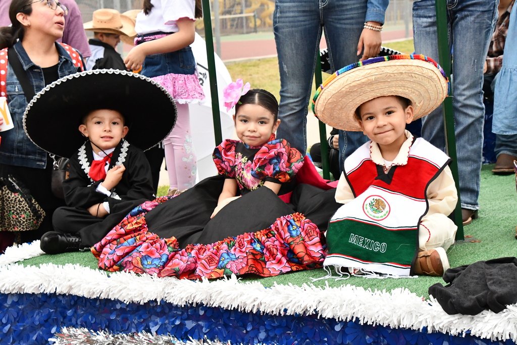 LaredoISD's tweet photo. LISD stars shined bright at the WBCA IBC "Under the Stars" Youth Parade! Elementary, middle, and high school bands, cheerleaders, dance teams, ROTC Cadets, and float entries were greeted with a round of applause as they paraded the streets of Laredo. #lisdistheplacetobe https://t.co/c1Qc21N6z3