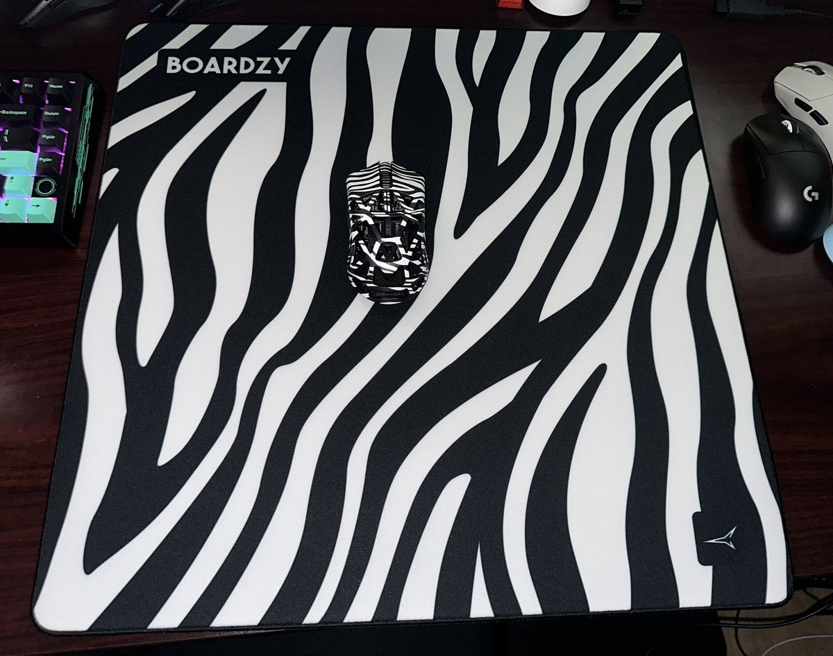 ZEBRA ARTISAN ZERO PROTOTYPE GIVEAWAY 😱

EXCLUSIVE TO ZEBRA GANG MEMBERS- reply with a picture showing a zebra product, or proof that you ordered one (BeastX/Saturn)

Winner picked February 29th 
Like+Retweet ❤️♻️