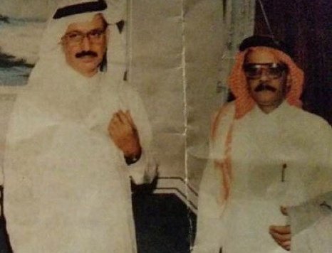 Aziz_Chopin's tweet photo. الموسيقار : #سراج_عمر (١٩٤٦-٢٠١٨).
أو (عمر عبدالقادر العمودي) "اسمه الحقيقي".

أول عضو موسيقي سعودي في جمعية المؤلفين في باريس وأحد أهم أركان تطوير الموسيقى والأغنية في السعودية.

لحّن لـ #طلال_مداح: مقادير، أغراب، الموعد الثاني، أنادي، ما أطولك ليل، ماتقول لنا صاحب، غربة وليل، نام الطريق، شعاع، عز الكلام، لا وعد، لا تقول، مري علي، وادعيني.

لحّن لـ #محمد_عبده: مرتني الدنيا، ياحبيبي آنستنا.
لحّن أيضًا تخيّل للفنان #عبدالمجيد_عبدالله

وللوطن، فهو ملحّن الأوبريت الأشهر:
التوحيد (١٩٩٤) في مهرجان الجنادرية والذي استخدم فيه ١٨ لونًا ايقاعيًا من مختلف مناطق المملكة. شارك بغنائه طلال مداح، محمد عبده، عبدالمجيد عبدالله، راشد الماجد وعبدالله رشاد.

موزّع #النشيد_الوطني_السعودي كما نسمعه بالنسخة الحالية بالآلات النحاسية العسكرية.

كذلك ملحّن العمل الوطني الكورالي الشهير: 
بلادي منار الهدى (١٩٧٥).

ملحّن عمل #محمد_عبده الشهير:
حدثينا ياروابي نجد (١٩٩٥).

* ألا يستحق ليلة تكريم كبيرة على خطى حفلات تكريم الملحنين الكبار من قبل وزارة الثقافة مع التعاون مع هيئة الموسيقى؟