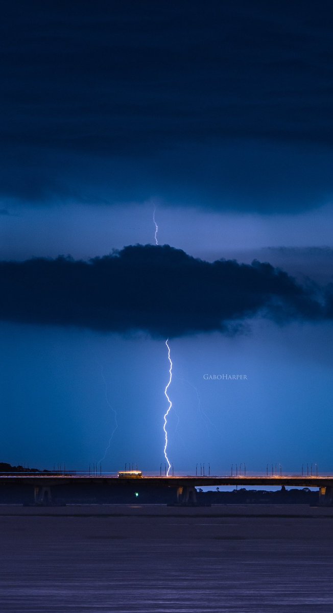 Gabo_Harper's tweet image. Contento Por haber podido capturar la 1ra 📸 del Año, buscarlos y fotografiarlos es Una terapia de absoluta felicidad‼️y Lo bueno es que esto recién empieza. A seguir cazando lás tormentas eléctricas 😍💪🏼 #guayaquil #ecuador #tormenta