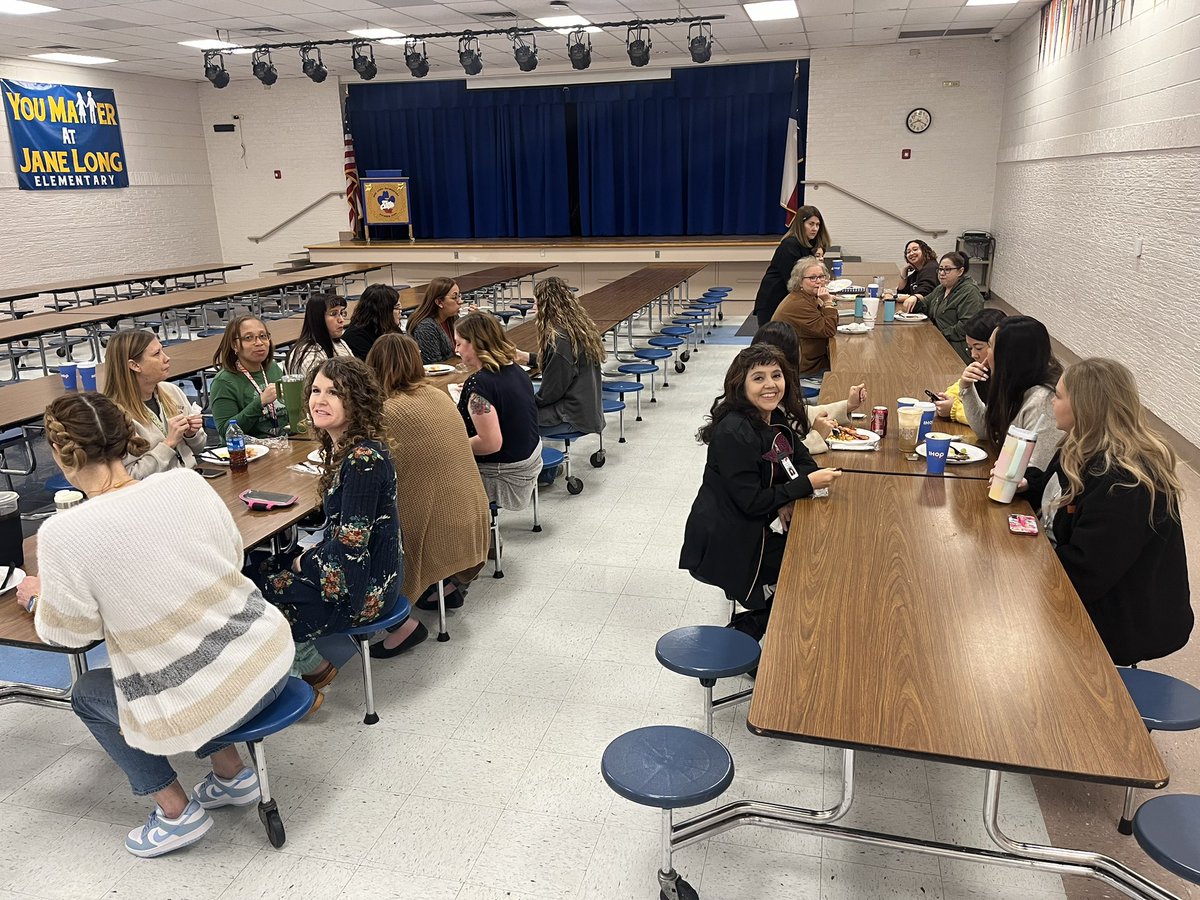 JLPioneers's tweet photo. Thank you Diamondback Energy and Ashley Colquitt for feeding our staff breakfast prior to today’s professional learning.  We appreciate all that you do for our staff and students! https://t.co/gNg4BuwfNV