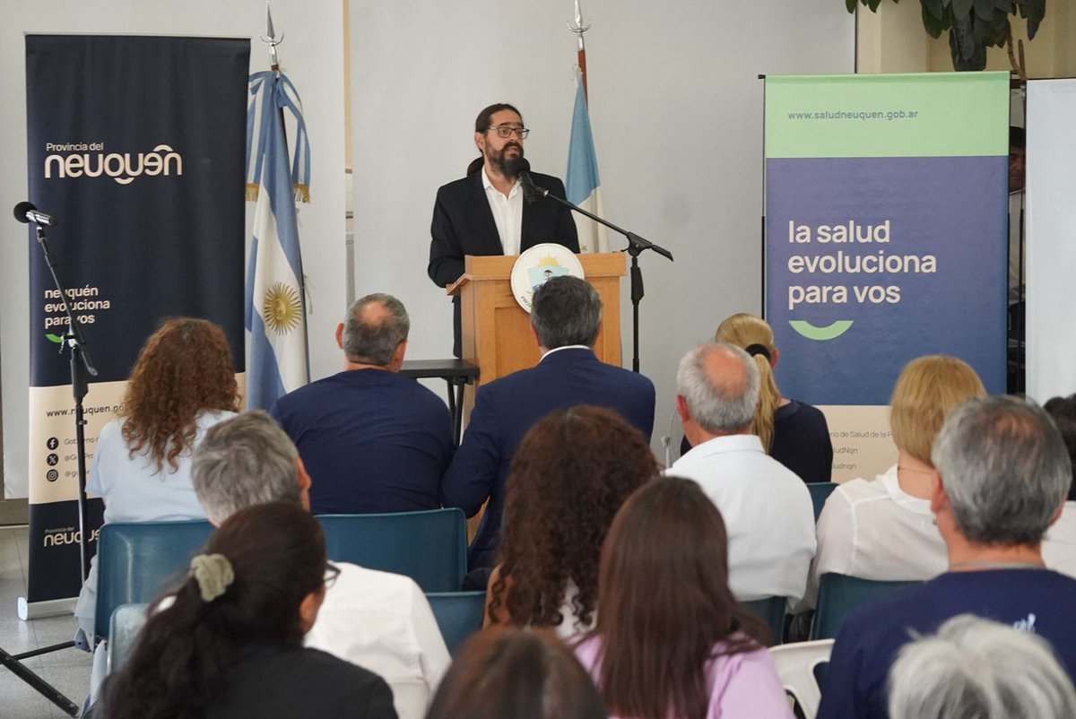 martinregueirok's tweet photo. 🏥 Estamos muy emocionados de anunciar junto al gobernador @Rolo_Figueroa, y la secretaria de Emergencia y Gestión Riesgo @lucianaortizl, el nuevo director del Hospital Heller, Ricardo Funes. 

✅ Seguimos fortaleciendo el #SistemaDeSalud con recursos y capital humano.

#Neuquén https://t.co/R3QLLq7kGG