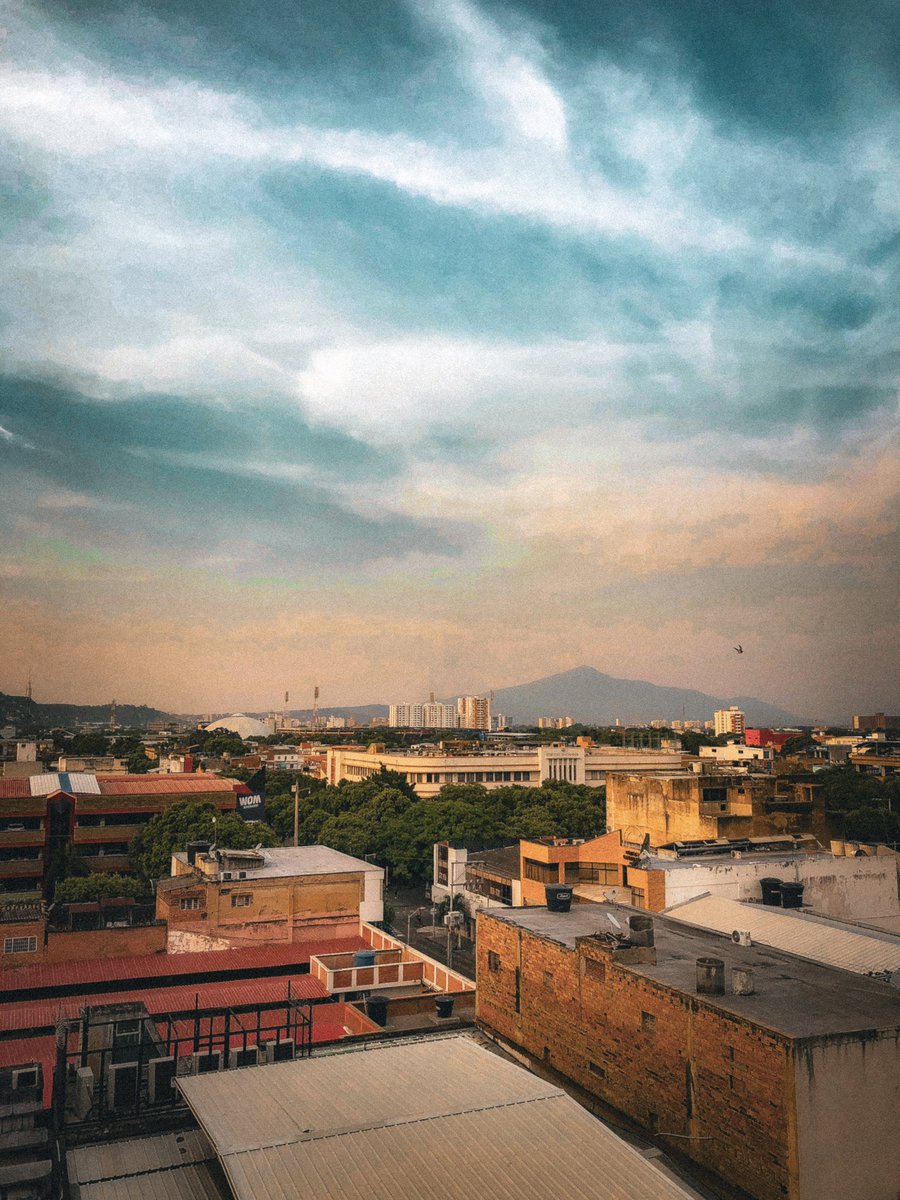 FE11PE's tweet photo. Centro de #Cucuta , que lugares alcanza a reconocer ? https://t.co/eXM3MKIQyT