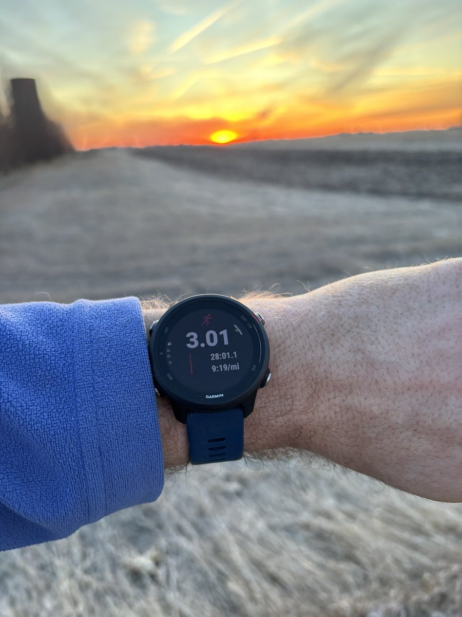 lifefitnessfile's tweet photo. 🏃Thankful to get in some #sunrise miles to set the stage for a busy day
Would have done more but time did not allow
#running #runningoutside https://t.co/yKpiH6mohD