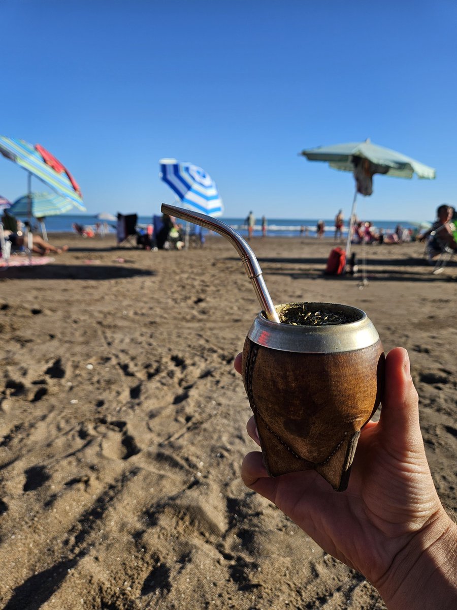 NachoGrosso95's tweet photo. En octubre abrí una cuenta en @cocoscap sin mucha expectativa. 3 meses después estoy vacacionando en la costa sin poner un peso de mi bolsillo 🤣 @arielsbdar https://t.co/ERLq6qaJBm