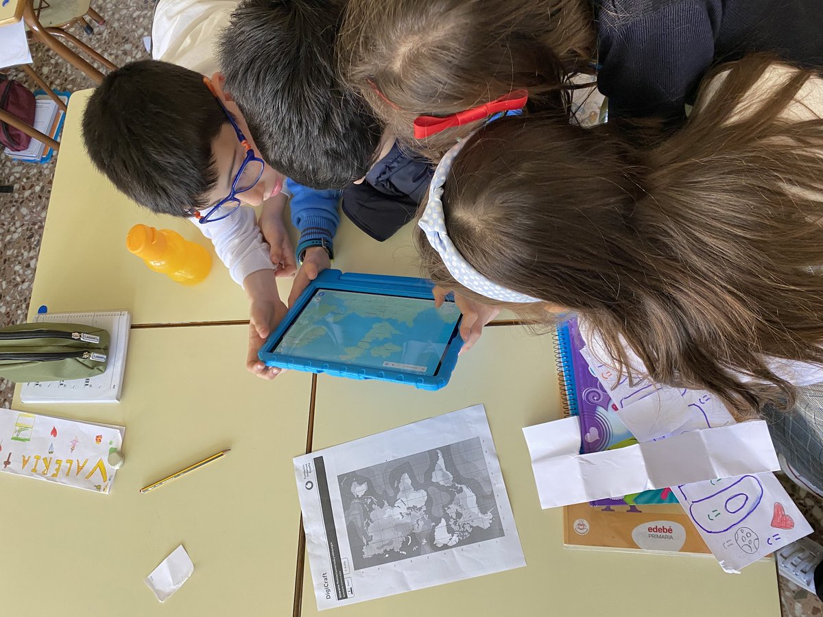 Los alumnos y alumnas de 3EP se han sumergido en una aventura digital en la que debían resolver una serie de retos para poder conseguir cuatro dígitos con los que poder abrir un candado. 
<a href="/CPRRegionMurcia/">CPR Región de Murcia</a>  <a href="/Educarm/">Educarm</a> <a href="/divinomaestrofe/">Divino Maestro Fundación Educativa</a>  <a href="/AytoLasTorresC/">LasTorresdeCotillas</a> <a href="/AMPA_DM_LTDC/">AMPA C. Divino Maestro Las Torres de Cotillas</a>