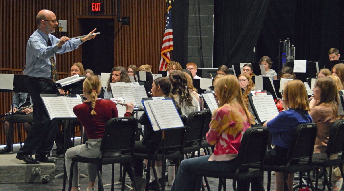 IVCCEagles's tweet photo. Young musicians from across the #IllinoisValley gathered on one stage at #IVCC for the 2024 Junior High #BandFestival. Students spent the day in breakout instruction sessions and performed a group concert conducted by Phil Whaley, who directs the IVCC Wind Ensemble. https://t.co/wdBVlXddnS
