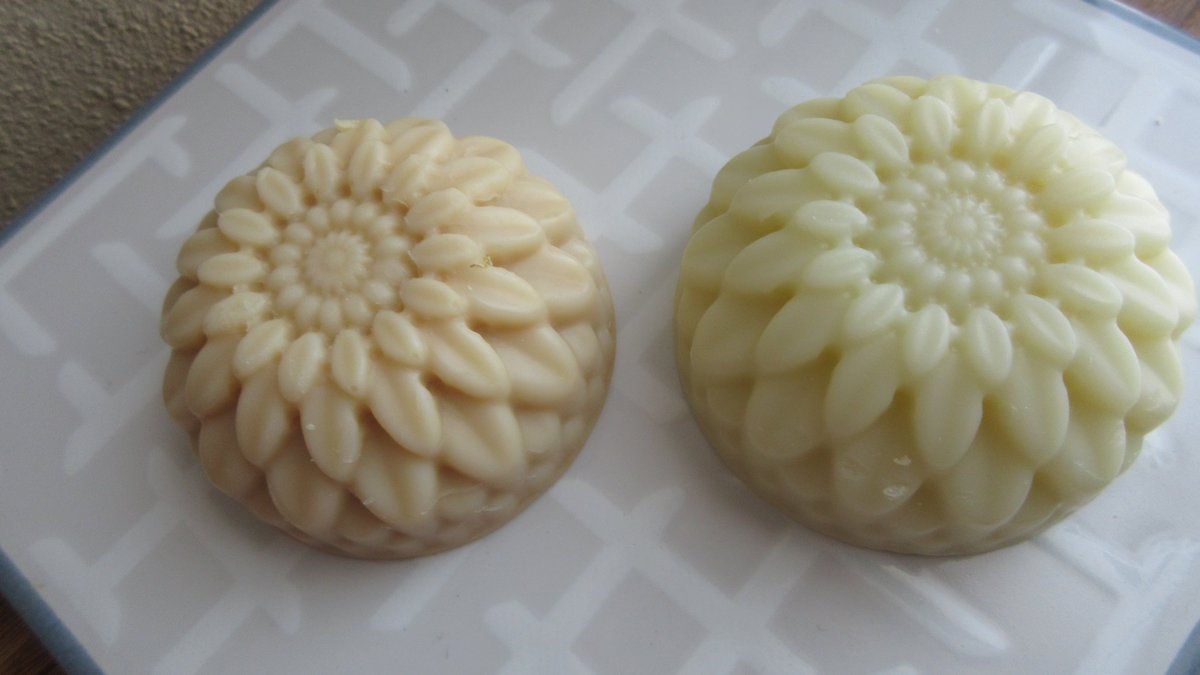 AquaH3o2's tweet image. ★Google検索より
ポリフェノールやタンニンといえば緑茶やワインにも多く含まれていることで有名ですが、柿渋に含まれるタンニンはワインの20倍・緑茶の70倍と言われています。 それにより体臭・加齢臭・足臭を90%以上消失させます。 さらに抗菌効果により、雑菌の繁殖しない環境を作ります。