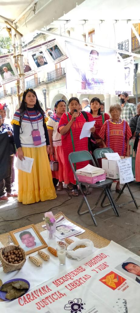 Hazvalermilibe1's tweet image. #HVML presente en rueda de prensa de @EloxMagon por los #Presospoliticos e #InjustamentePresos, #PerseguidosPoliticos y los de #Desplazados en el Zócalo del estado de #Oaxaca y otros estados del país.

#EdoMex #Chiapas #Puebla #Cdmx 🇲🇽
@salomonj @delfinagomeza