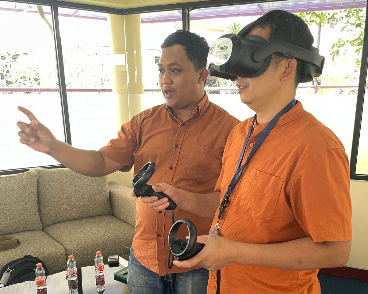 Our VR training tool for cattle stunning is being demonstrated in Indonesia. It's designed to support abattoirs in meeting regulations for animal welfare when processing Aust'n livestock. It's been developed by the LEP RD&E Program, jointly funded by LiveCorp & @meatlivestock