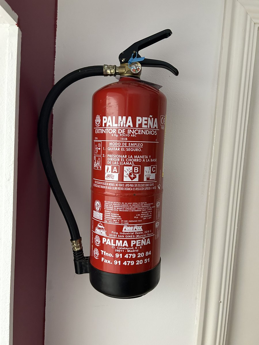 Piqui815's tweet photo. La empresa de extintores a la que no confiarías tu seguridad contra los incendios: https://t.co/SEFwMQua4R