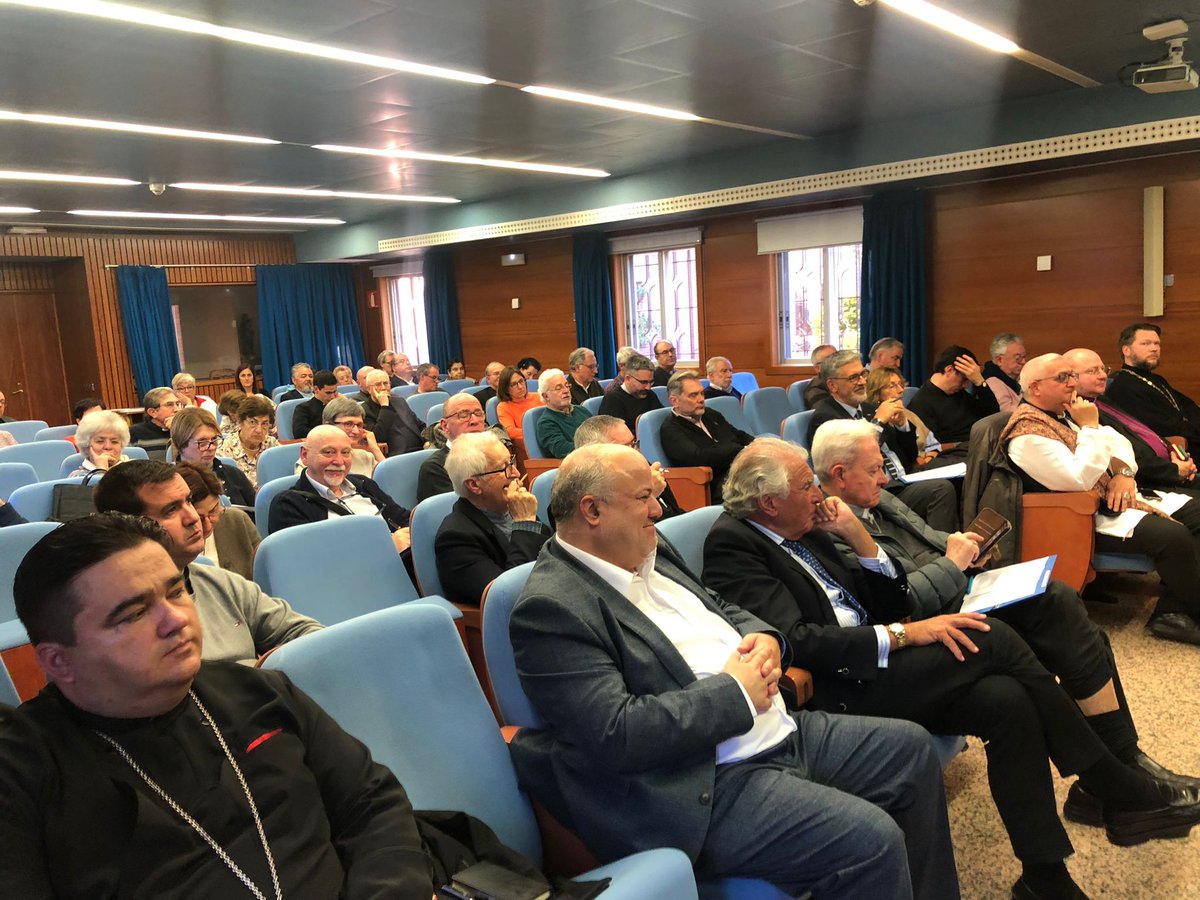 Comienzo de las Jornadas nacionales de Delegados de Ecumenismo, con el Card. Ayuso y representantes de distintas tradiciones religiosas.