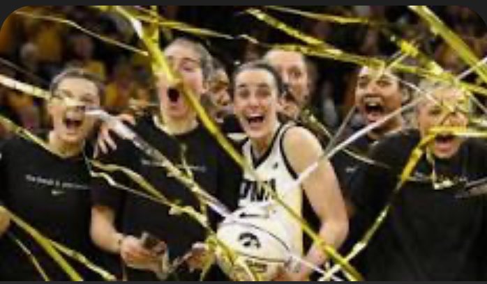 evernice03's tweet photo. Caitlin Clark is a phenomenal talent but the record must be corrected to show that her 3,569 point total is second on NCAA DI Women’s Basketball scorers list. Lynette Woodard scored 3,649 points from 1978-81 while at Kansas, per the NCAA record books. L👀k it up! https://t.co/jNAfNQfKyz