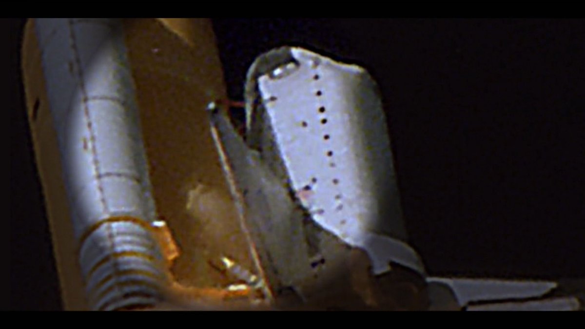 dskiuk2's tweet image. Yeah, or course the insulating foam is light .... but the shuttle was already travelling Mach 2+, so anything light would make a BIG MESS, as history unfortunately proved. (hash tags fixed).. #SpaceShuttle #Columbia #SpaceShuttleColumbia #BBC2 #BBCTwo