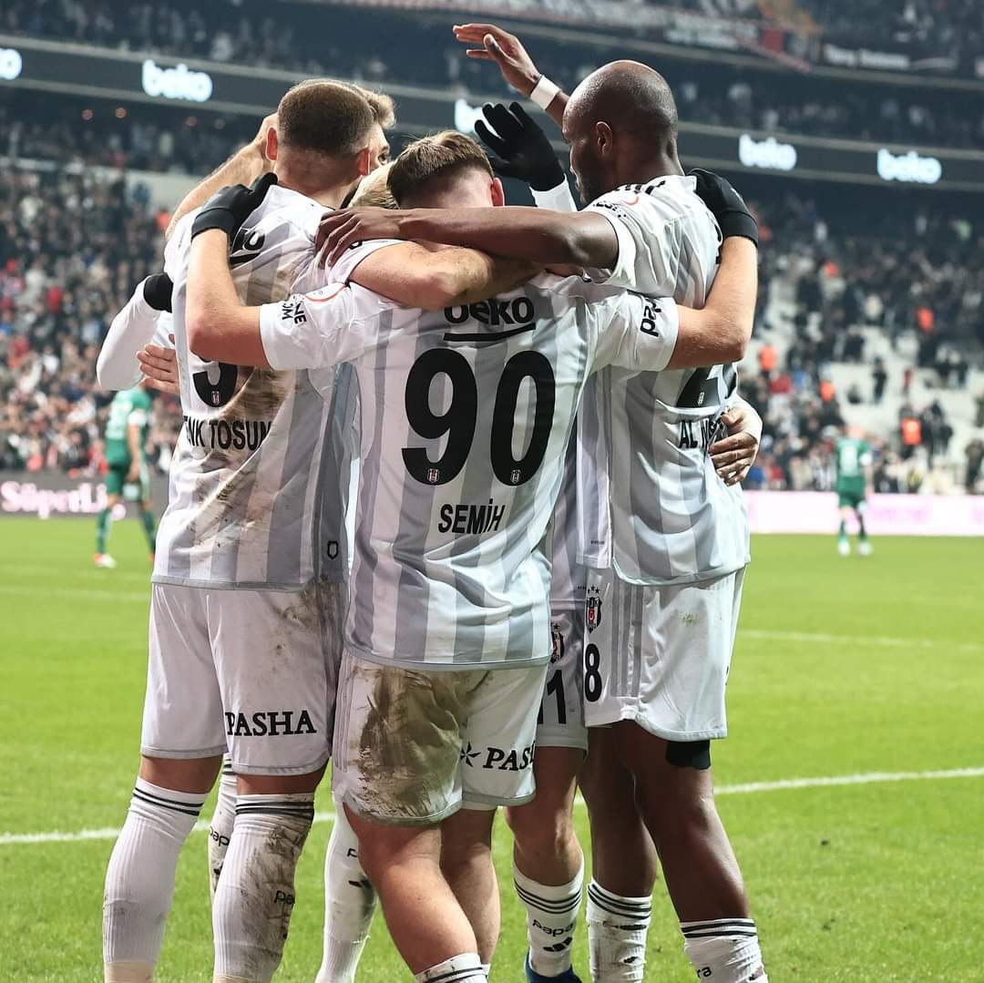 RTShqiptar's tweet photo. #Turqi, @Besiktas i Ernest Muçit fiton 2-0 ndaj @konyaspor në ndeshjen e #Superlig.
#ErnestMuci luajti për 86 minuta.
#rtsh #rtshsport https://t.co/feZV910K8E
