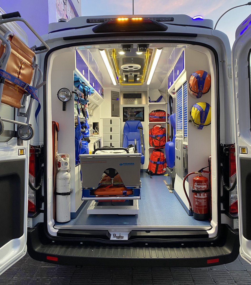 rotaryigualada's tweet photo. Avui hem participat en l’acte de presentació de la nova ambulància de Creu Roja Anoia. Un nou recurs per a la comarca que ha estat possible, en part, gràcies a la recaptació del nostre Concert Solidari del 2022.

#rotaryclubigualada #districte2202 https://t.co/5rwtehw2D7