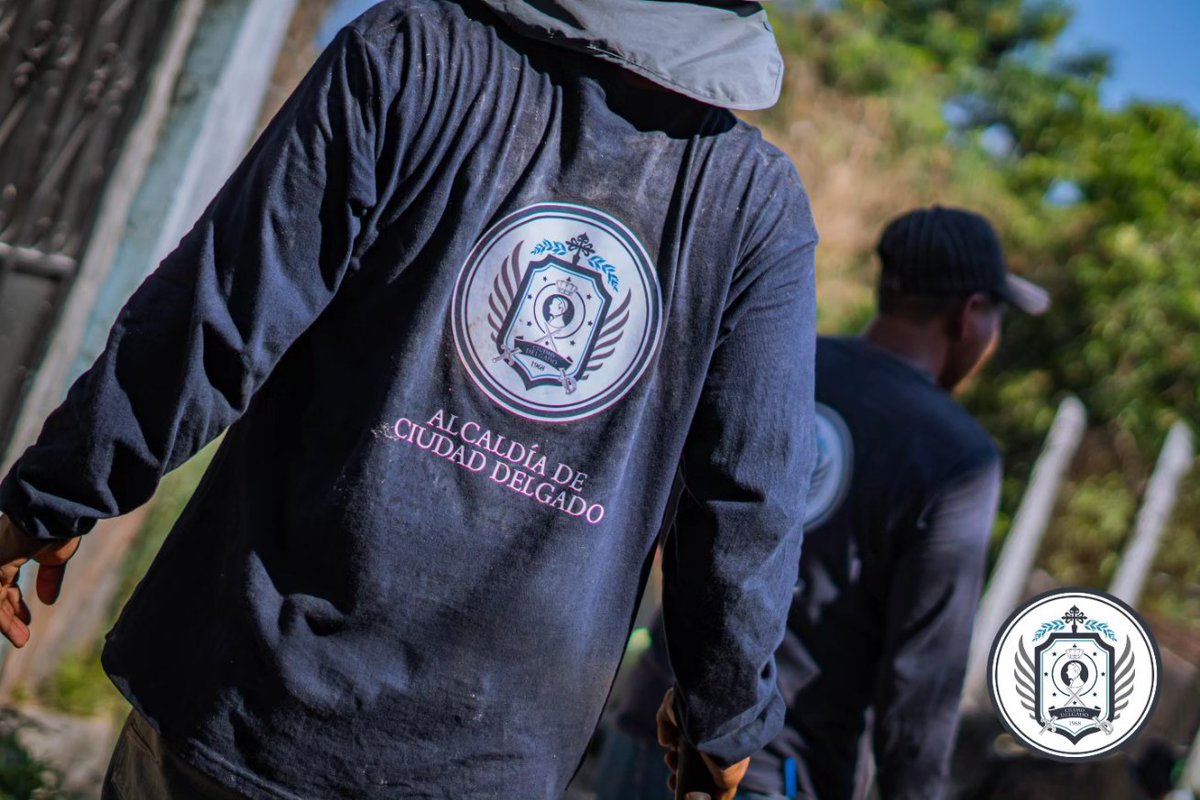 Seguimos trabajando sin descanso, este día iniciamos trabajos de la red vial de Sector Divino Niño en Cantón Arenales, nuestros delgadenses merecen obras de calidad, caminar en calles limpias y seguras.