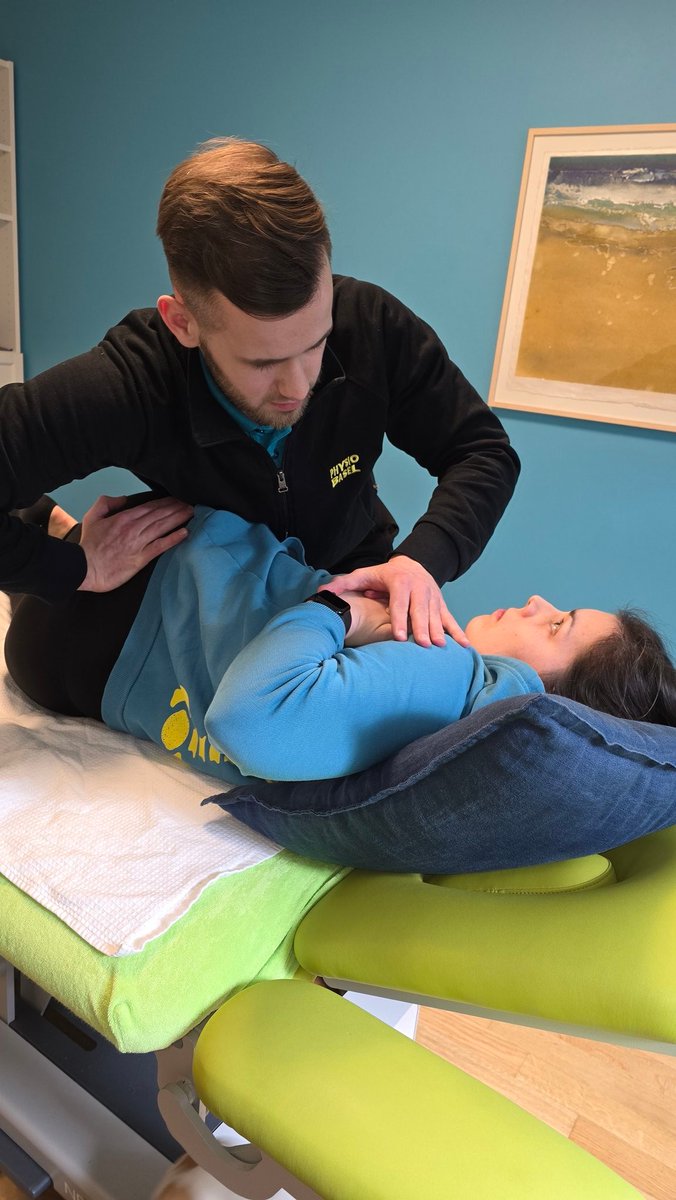 BaselPhysio's tweet photo. Wurdest du schon mal "geknackst"?

Jerome bietet seit neuestem chiropaktische Techniken an nach einer Fortbildung in Berlin. 
Natürlich bieten auch unsere Osteopathen Alexandra und Stefano diese Techniken an.

#Physiotherapie #Chiropraktik #basel #physiobasel  #osteo #osteopathie https://t.co/3seg9exIGt