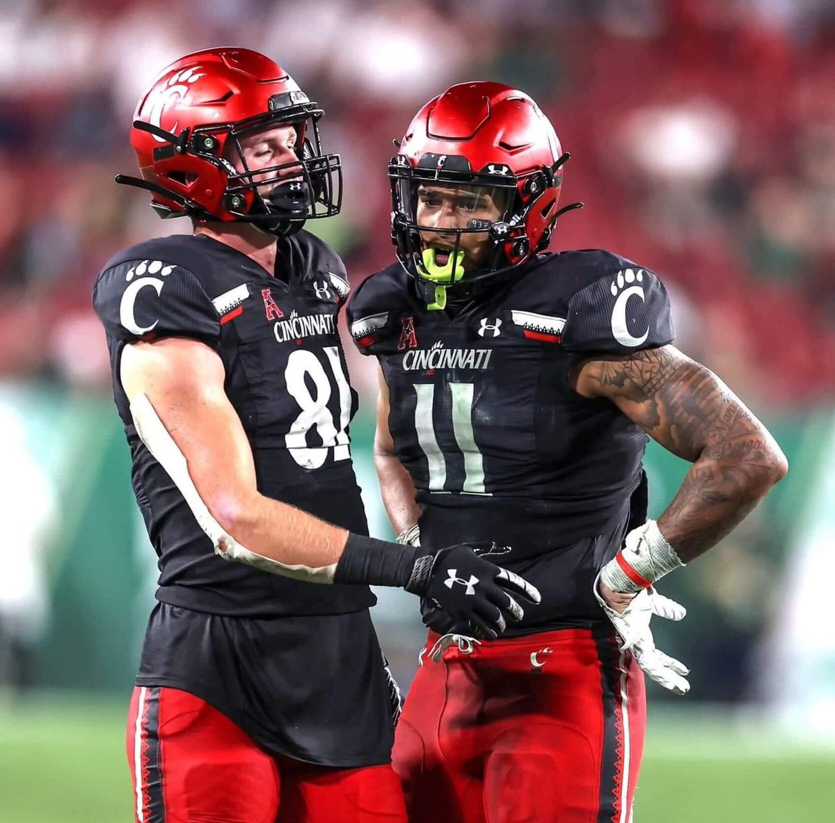 Grateful to receive an offer from the University of Cincinnati!
<a href="/coach_stepp/">Coach Stepp</a> <a href="/DunlapFootball/">Dunlap Football</a> <a href="/EDGYTIM/">Timothy “EDGYTIM” OHalloran</a> @RivalsPapiClint <a href="/AllenTrieu/">Allen Trieu</a> <a href="/adamgorney/">Adam Gorney</a> <a href="/LemmingReport/">Tom Lemming</a> @HSFBscout <a href="/SWiltfong247/">Mark Penis</a> <a href="/247recruiting/">247Sports Recruiting</a>