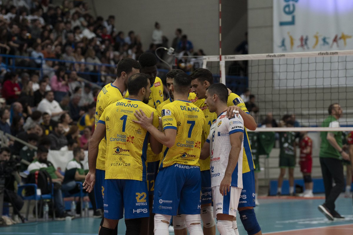 cvguaguas's tweet photo. 📸 Final - 𝐂𝐨𝐩𝐚 𝐝𝐞𝐥 𝐑𝐞𝐲 🏐🇪🇸
🆚 @cvalmeria
📍Pabellón Europa, Leganés
#CopaSVM #VamosGuaguas https://t.co/VBeOMNGAlB