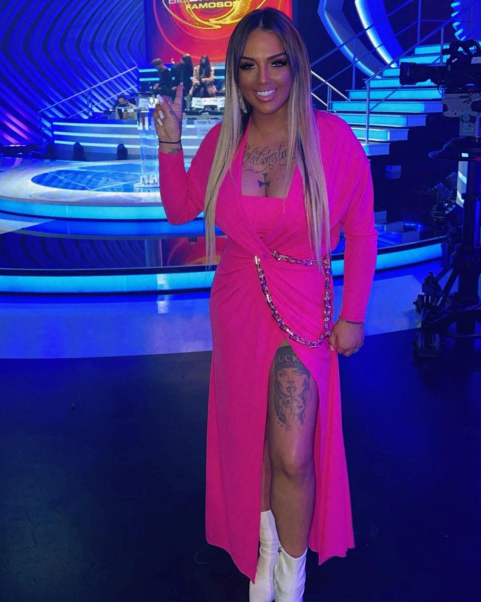 centralnayara's tweet photo. 🚨 ELA FALOU 🚨
entre Pedro Nuno Santos e Luís Montenegro, Cláudia Nayara afirma: “eu prefiro é Rumba Cigana” 💃 https://t.co/vpxa1uflLB