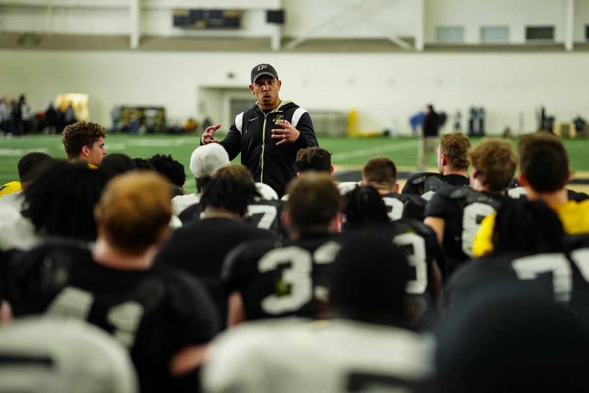 BoilerFootball's tweet photo. 1️⃣ month out from spring practice. Can't wait to get back at it!

#BoilerUp https://t.co/dPmhcrna3X