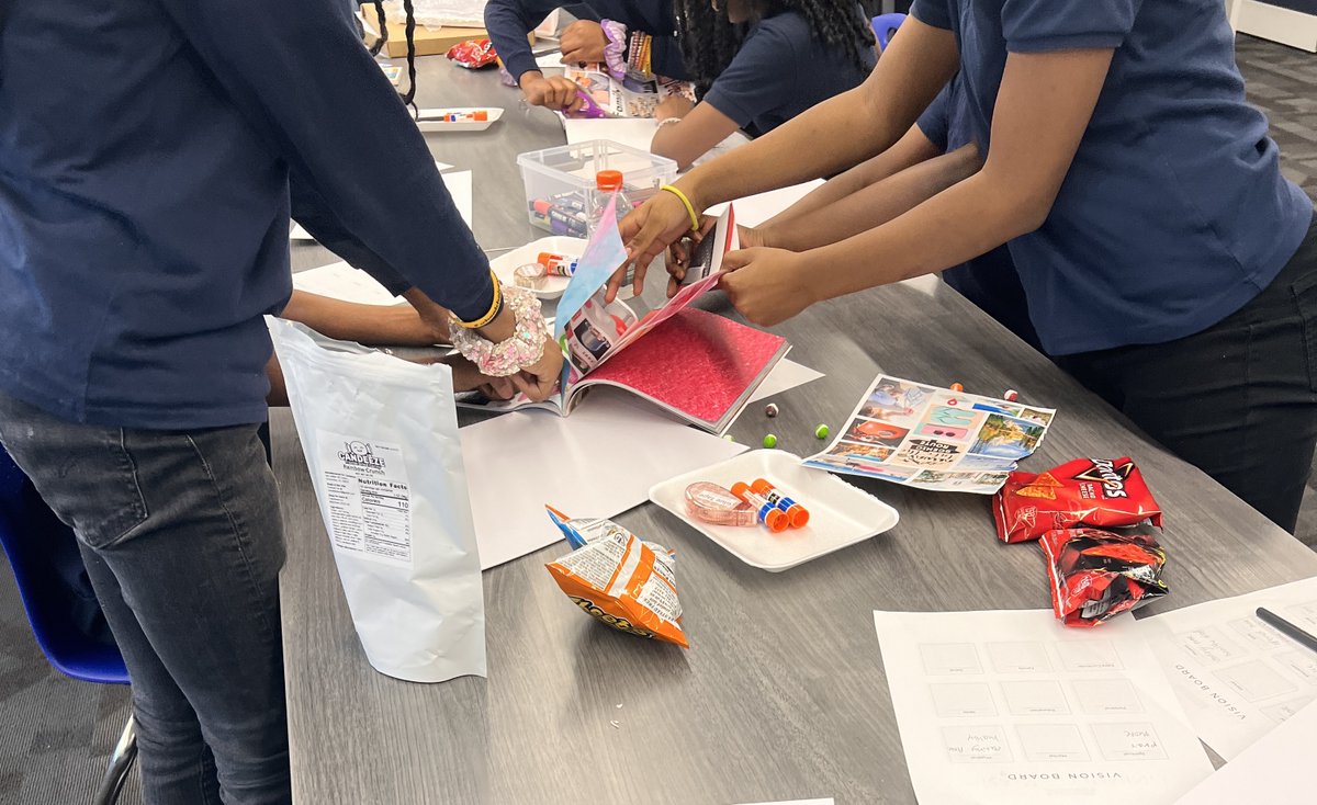 CHRIS180_Change's tweet photo. CHRIS 180's school-based therapist at KIPP Woodson Park Academy is teaching students to aim for the stars! Shanera Brown-Brooks, LPC, leads a vision board group for scholars to manifest their dreams in a creative way! @KIPPATL @apsupdate #schoolbasedtherapy https://t.co/R2X8p1e8pm