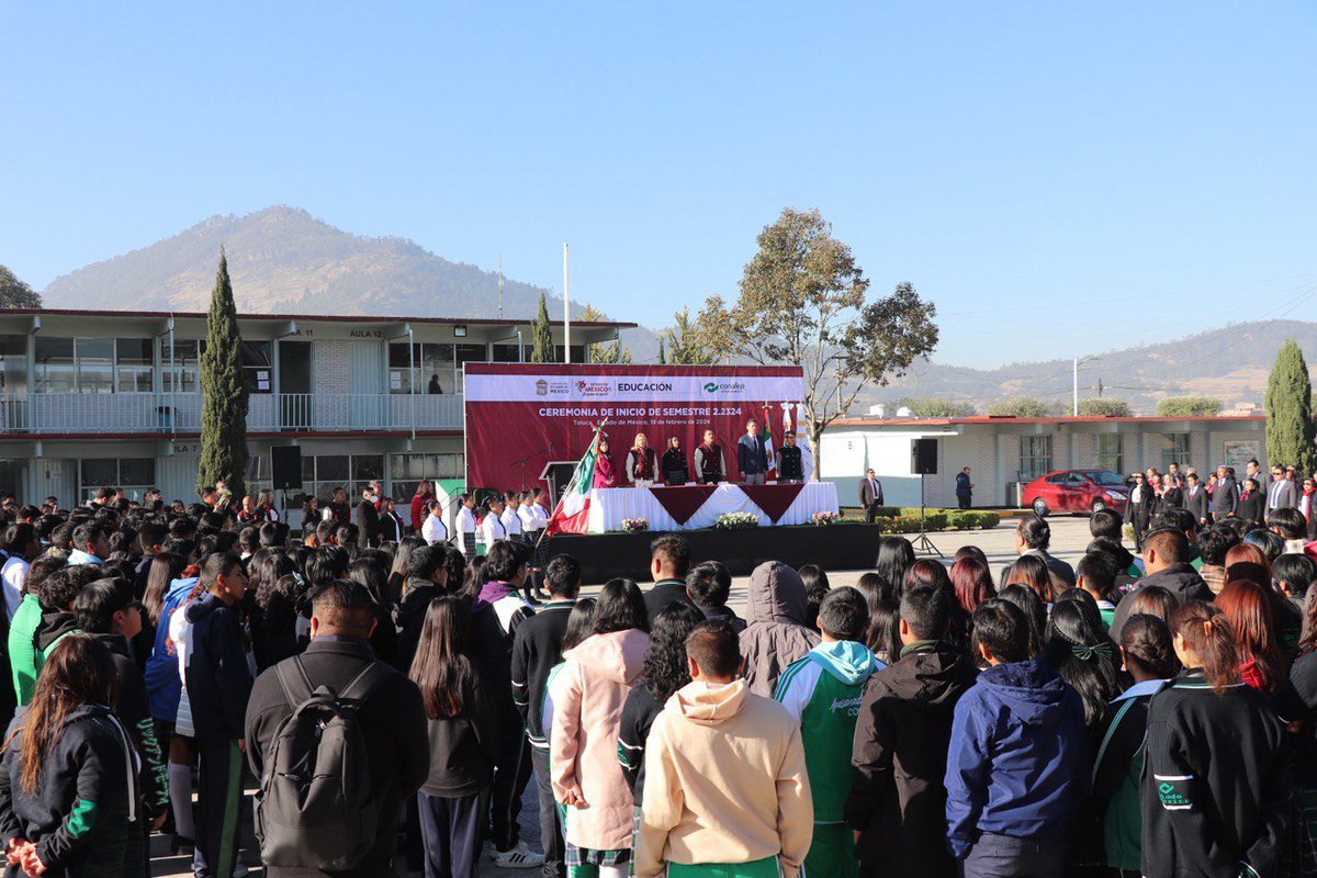 Conalep_Edomex's tweet photo. El Mtro. Miguel Ángel Hernández, Srio. de #Educación, en compañía de nuestra Dir.ª Gral. Dra. Rocío Serrano B., desearon a nuestra comunidad 👩🏽‍🎓👨🏻‍🎓📚un inicio de un nuevo semestre lleno de  éxitos y conocimiento; con enfoque en la #NuevaEscuelaMexicana.📚 ✨

#ElPoderDeServir https://t.co/xfHFF3aDt9
