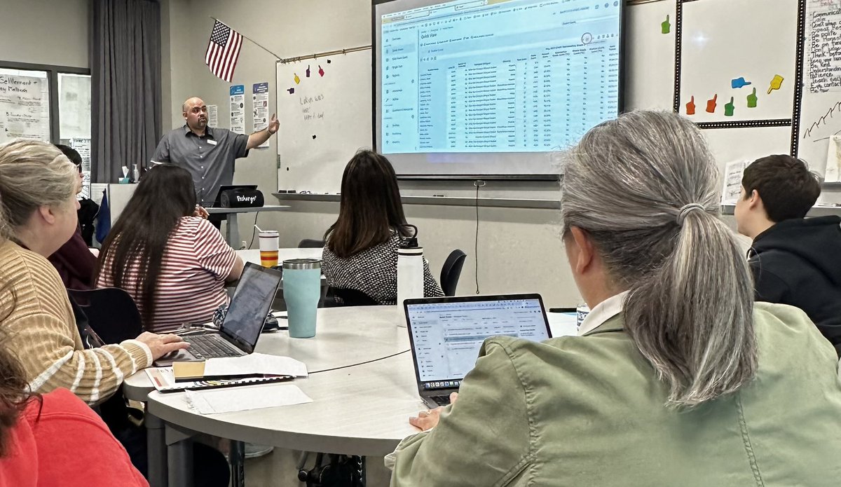 HollyMoore83's tweet photo. Such a great day of learning @BeltonISD! From critical thinking related to priority standards to data literacy to supporting our emergent bilingual we truly experienced #recharge today. https://t.co/VFdrBBj8Wn