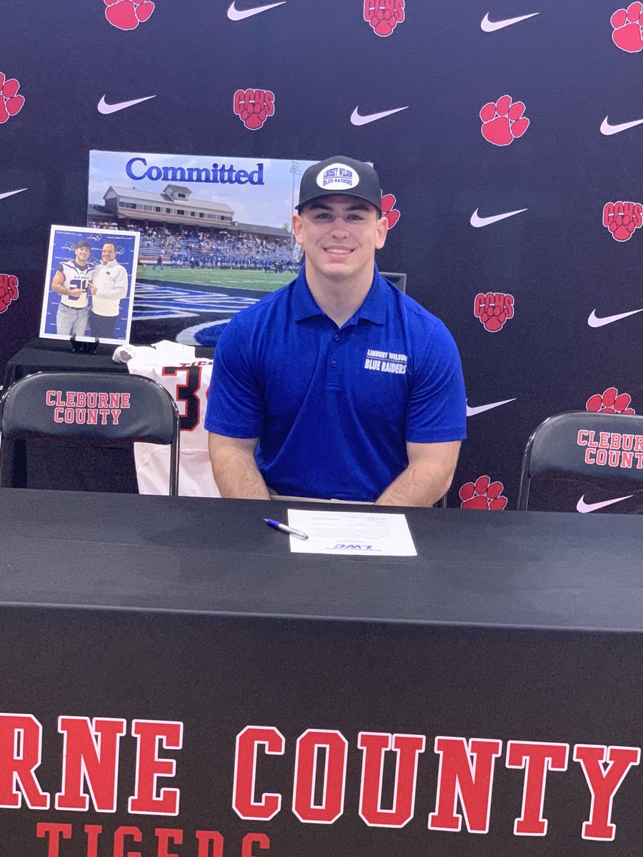 Congratulations Jake! Lindsey Wilson raiders is getting an outstanding young man/linebacker. Proud mom! @LWC_Football @LindseyWilson @coachcleckler78 @Coach_Ski19 @Coach_CotterLWC @CCHSTiger_FB @CCHS_TIGERS