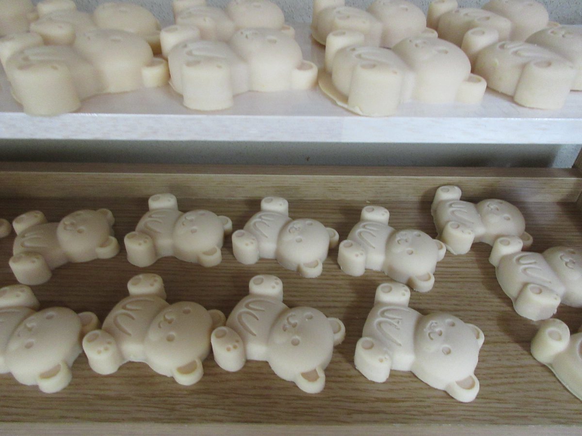 AquaH3o2's tweet image. K「男性だけではないの。子供の汗のにおいにも、お年寄りの介護の現場にも使えそうなのよ！その上、美肌効果もある優れものなのよ！」
★Google 検索より
柿タンニンには、メラニンを作り出す細胞の働きを抑制していくことで、シミの予防につながります。 美白作用や毛穴を引き締める働きもあります。