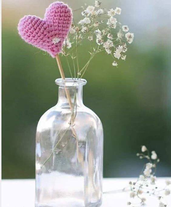 #حبيت_اقول  

 #سيأتي  يوم تختار فيه نفسك
ستتوقف عن التمسك
 #بالأيدي  التي لا تعِيرك اهتماما
سترحل دون أن تنظر 
 #خلفك  و لو للحظة
ستتوقف عن التعلق بتلك
 #العلاقات  التي تشبه الحبال الذائبة
قلبك يستحق أن ينصف و لو مرة
 #أنت  تستحق شخصاً
 يتمسك بك بكل ما أوتي
 #من  قوة لا أن تترك