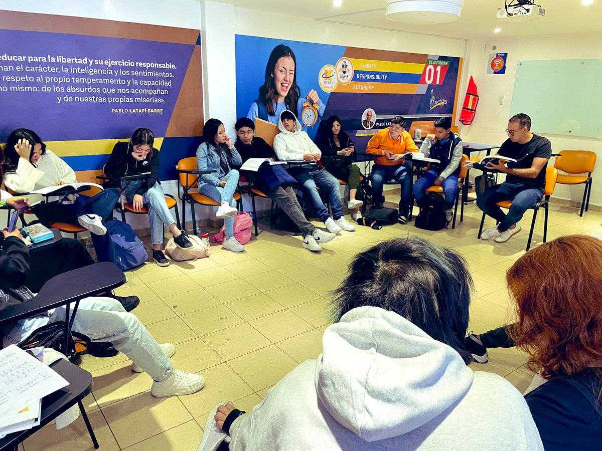 Mex_Libertario's tweet photo. Nueva sesión del ciclo de estudio de la obra literaria de Ayn Rand, con alumnos de @liber_ik, coordinado por @FedericoHirigoy.

Organizado por Liber-ik y el @AynRandLATAM. 

Cada lunes y martes, gracias a @Eduardo_Ruice, @grosasalvarez y @mariamarty16 https://t.co/x2Esf92rcR