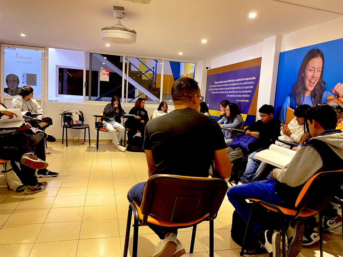 Mex_Libertario's tweet photo. Nueva sesión del ciclo de estudio de la obra literaria de Ayn Rand, con alumnos de @liber_ik, coordinado por @FedericoHirigoy.

Organizado por Liber-ik y el @AynRandLATAM. 

Cada lunes y martes, gracias a @Eduardo_Ruice, @grosasalvarez y @mariamarty16 https://t.co/x2Esf92rcR