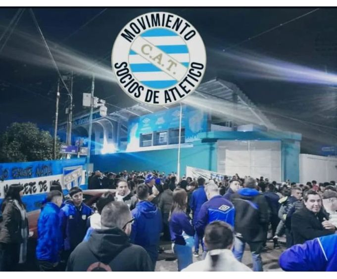 MovsociosCAT's tweet photo. Cómo OPOSICION siempre activa qe además de expresarnos en las redes jamás dejamos de estar en donde la HISTORIA nos exige qe estemos hoy convocamos a aquellos que piensen como nosotros a que se sumen al 2do petitorio qe incluirá no solo la renuncia de la dupla sino también-sigue https://t.co/7twDYA0bkV