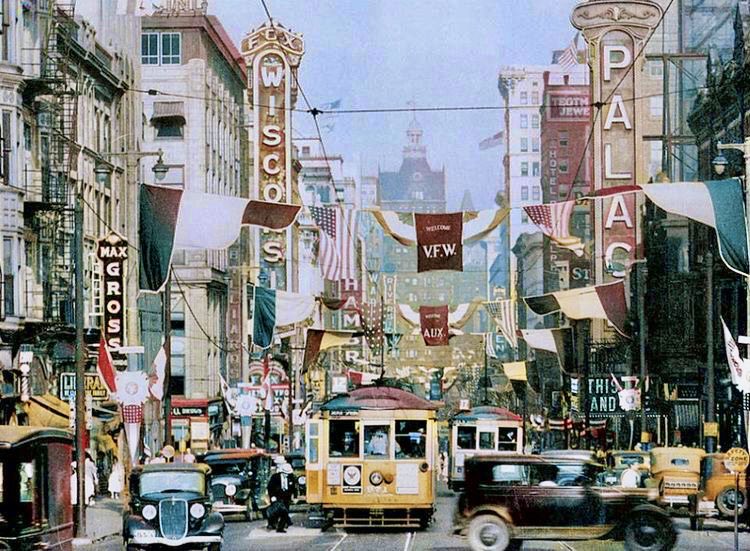 IsaacRowlett's tweet photo. Did you know that Milwaukee used to be one of the most densely populated cities in the country?

Here’s Wisconsin Ave in 1933: https://t.co/WS7DDzeMeM
