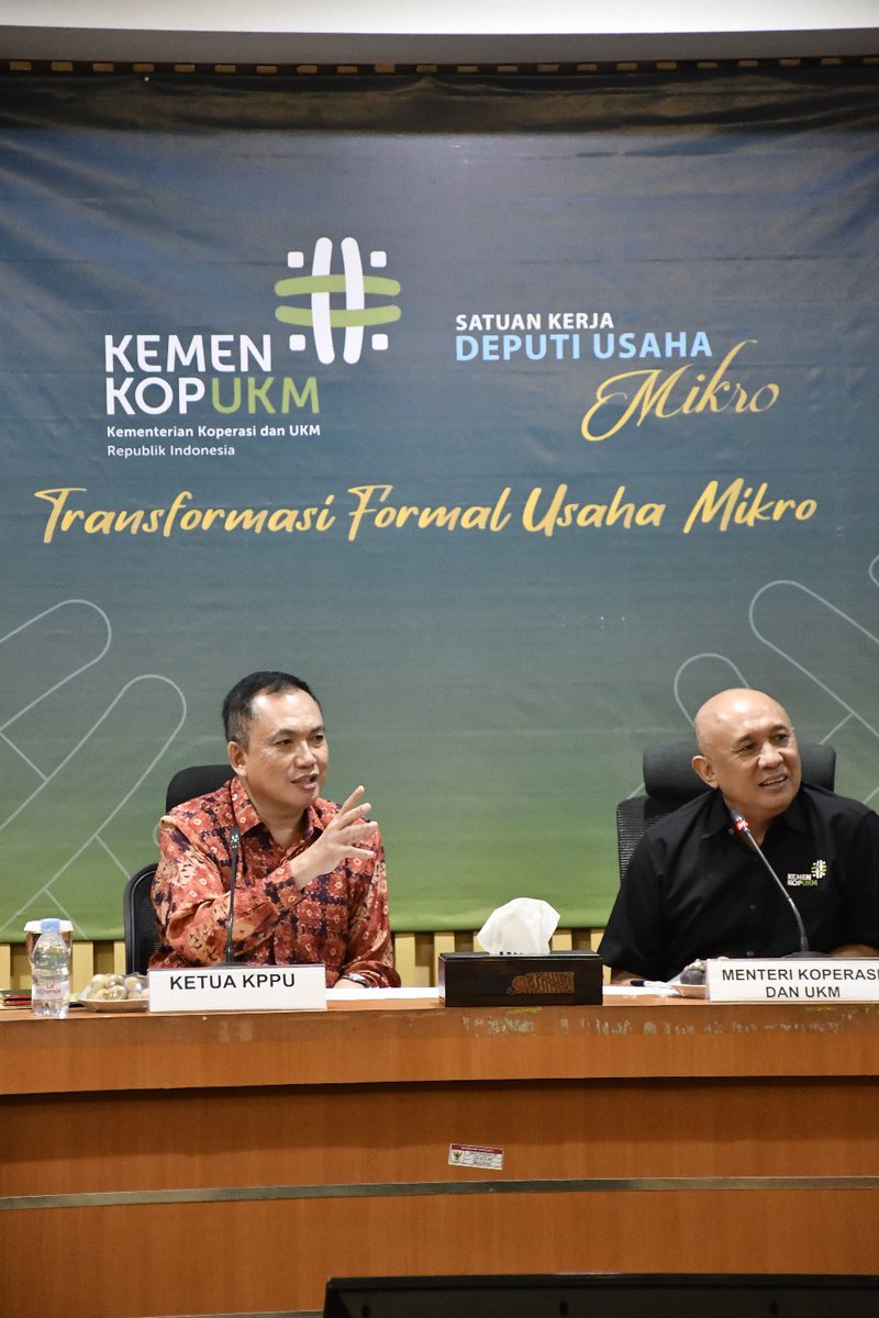 KPPU's tweet photo. Jakarta (19/2) – Indonesia membutuhkan adanya regulasi yang melindungi usaha mikro, kecil, dan menengah (UMKM) dalam bertransaksi di pasar digital, sinergitas atau integrasi dalam pendataan kemitraan, peningkatan efek jera bagi pelanggar kemitraan, serta peningkatan edukasi bagi pelaku UMKM.

Selengkapnya: https://t.co/jwWsFW7Mlf