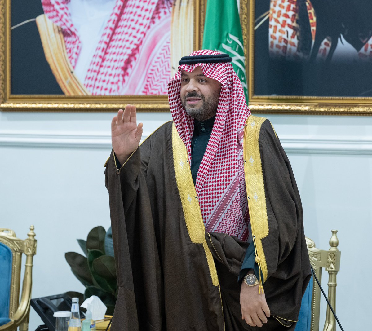 NorthborderSA's tweet photo. سمو #أمير_الحدود_الشمالية يشهد في جلسته الأسبوعية محاضرة "الإمام" عن #يوم_التأسيس

https://t.co/0G96HQNEs6 https://t.co/dCQz4H30MM