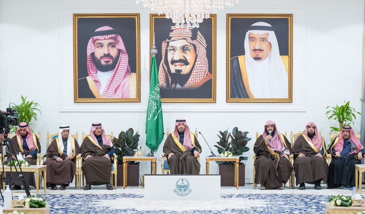 NorthborderSA's tweet photo. سمو #أمير_الحدود_الشمالية يشهد في جلسته الأسبوعية محاضرة "الإمام" عن #يوم_التأسيس

https://t.co/0G96HQNEs6 https://t.co/dCQz4H30MM