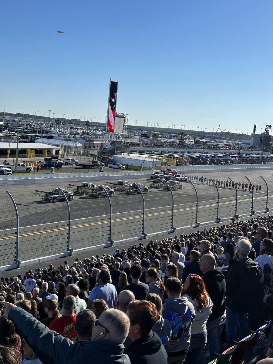 SteppsTowing's tweet photo. It’s race day y’all! #TeamSTEPPS Race Recovery is proud to be a part of the 66th running of the #Daytona500.🏁

#Daytona #DaytonaSpeedway #DaytonaSpeedweek #Wrecker #Towing #Transport #Racing #Drivers #RaceTeam #RaceRecovery #RaceResponder #RaceTrack #RecoveryResponse #Safety https://t.co/emujIOp7lB