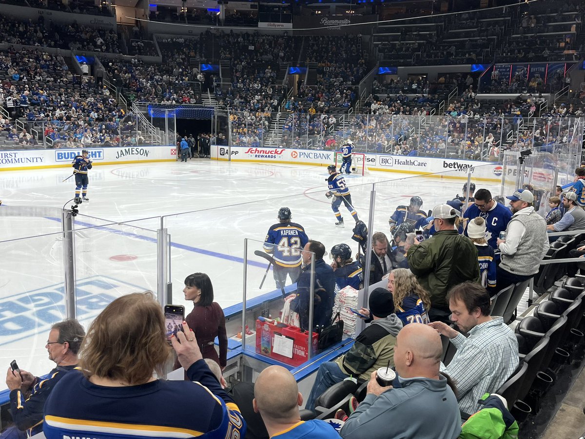 32Duke's tweet photo. And we are off from Enterprise Center! #GuysDay #LGB https://t.co/rGkHr4M9Az