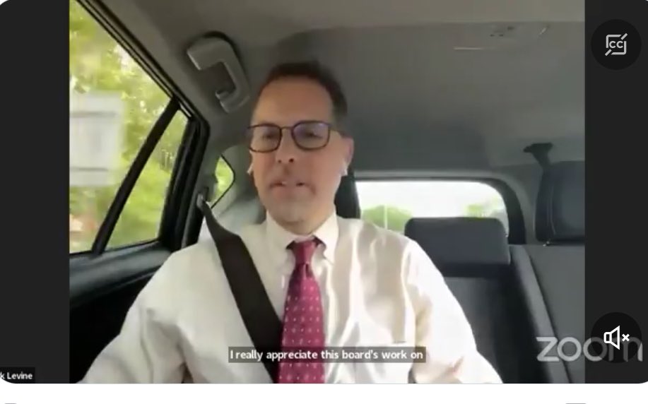 SamAntar's tweet image. NYC has 472 subway stations in NYC, 236 local bus routes, 75 express bus routes, over 14,000 bus stops, over 1,700 Citi Bike stations, 1,525 miles of bike lanes, and 644 miles of protected bikes lanes, all crammed into 304 square miles of land.
 
Despite NYC’s extensive mass…